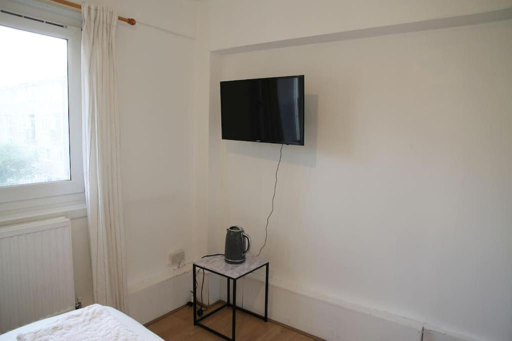 Ensuite With Kitchen Modern Large Double-Bed Room In Zone 2 Londen Buitenkant foto